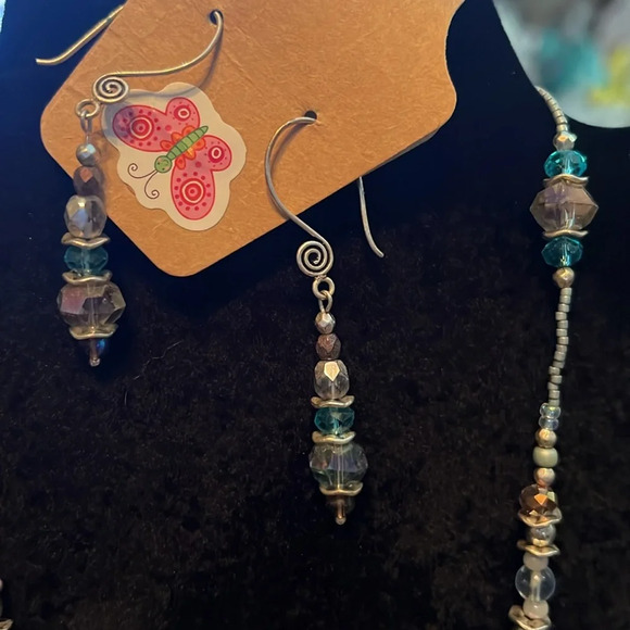 Beautiful handcrafted, boutique, necklace, and earring, set - Picture 3 of 5